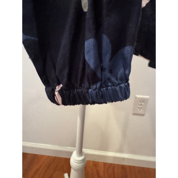 Free Assembly Navy Blue with Pink and White Flowers V-Neck Top - size Large - Picture 6 of 9